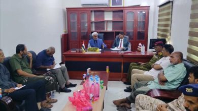 مدير عام جمرك شحن يناقش مع الجهات الأمنية آلية ضبط تهريب العملة ومكافحة غسيل الأموال