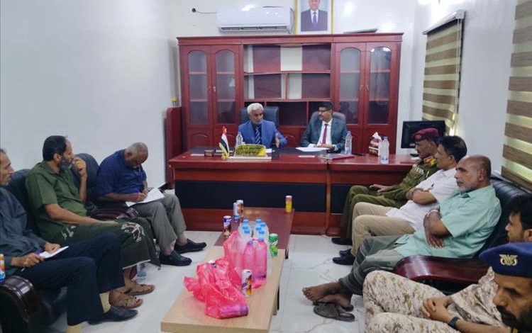 مدير عام جمرك شحن يناقش مع الجهات الأمنية آلية ضبط تهريب العملة ومكافحة غسيل الأموال