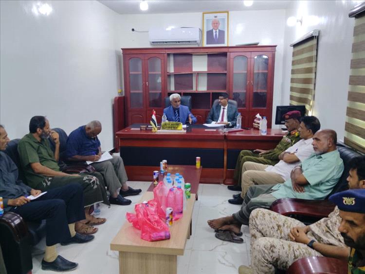 مدير عام جمرك شحن يناقش مع الجهات الأمنية آلية ضبط تهريب العملة ومكافحة غسيل الأموال