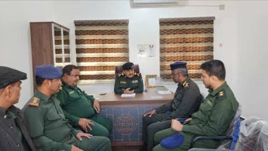 مدير عام شرطة شبوة يستقبل وفداً من الإدارة العامة لمكافحة المخدرات بوزارة الداخلية لتعزيز جهود مكافحة الظاهرة