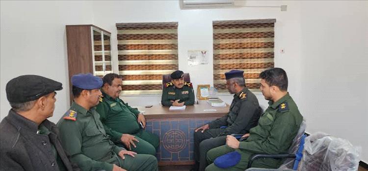 مدير عام شرطة شبوة يستقبل وفداً من الإدارة العامة لمكافحة المخدرات بوزارة الداخلية لتعزيز جهود مكافحة الظاهرة