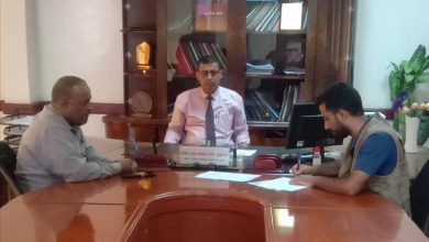 مدير عام مكتب الصحة بلحج يناقش مع منظمة الإغاثة الأولية الدولية تدخلاتها الجديدة بالمحافظة