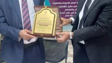 مستشفى الأمومة والطفولة بشبوة يكرم طبيب الإنسانية الدكتور محسن الشكليه تقديرًا لعطائه الإنساني والطبي