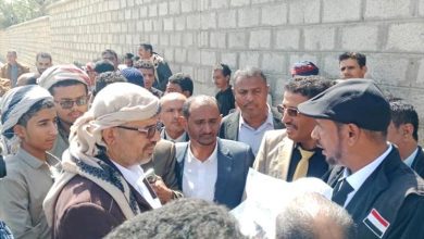 نقابة المحامين بمأرب تتضامن مع الجرحى المعتصمين وتعلن تشكيل فريق قانوني لمساندتهم حتى انتزاع حقوقهم