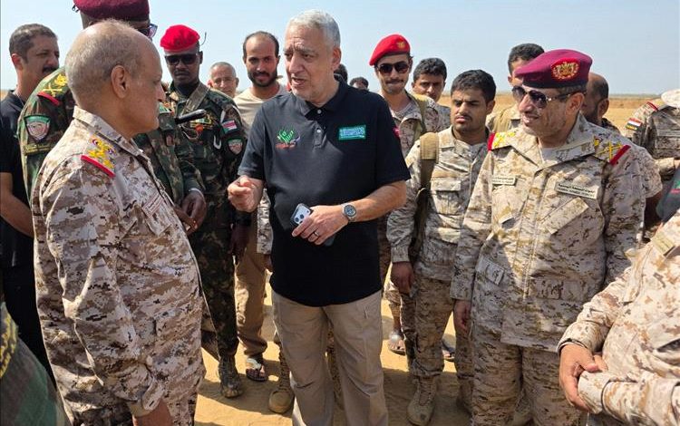 وفد عسكري رفيع يزور مقر مشروع «مسام» في ميدي ويشيد بجهوده الإنسانية في نزع الألغام