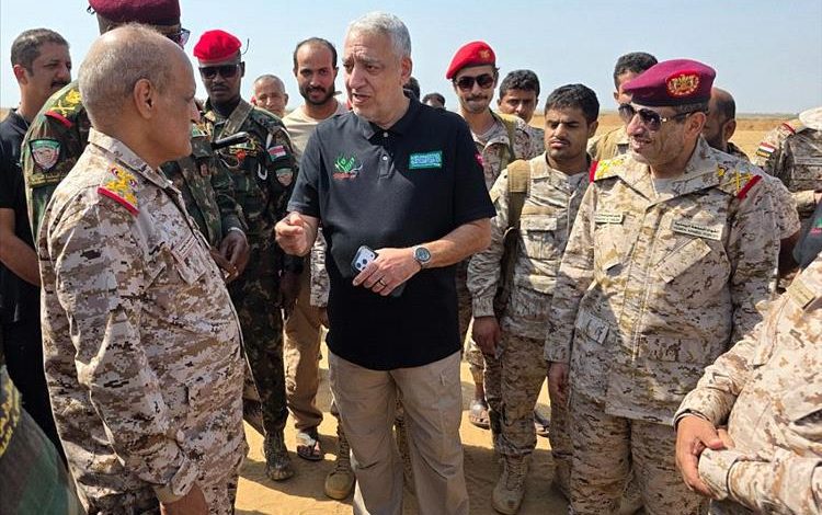 وفد عسكري يزور مقر مشروع "مسام" في ميدي بمحافظة حجة