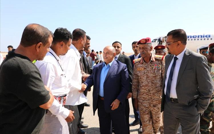 ​محافظ حضرموت يصل المكلا بعد أدائه اليمين الدستورية أمام فخامة رئيس مجلس القيادة الرئاسي