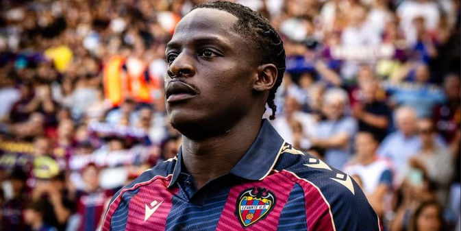 برشلونة يعيد التفكير في صفقة إيتا إيونغ