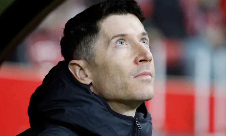 ليفاندوفسكي من أفضل المهاجمين في التاريخ !