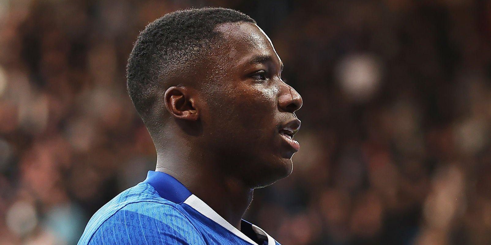 تشيلسي يكافئ كايسيدو بعقد جديد