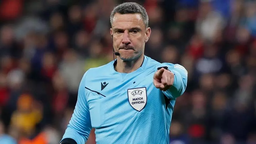 ذكرى سيئة لبرشلونة مع حكم مباراته ضد تشيلسي