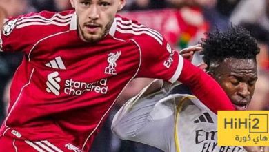 سلوت يتعجب من عدم طرد فينيسيوس في مباراة الريال وليفربول