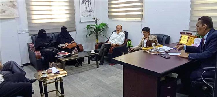 اجتماع لجنة الاعتماد الأكاديمي في كلية اللغات والترجمة بجامعة عدن