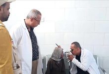 الخضر يدشن المخيم الطبي المجاني لجراحة العيون في مجمع الشيخ عثمان الصحي