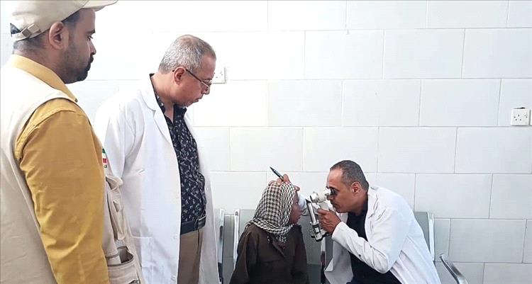 الخضر يدشن المخيم الطبي المجاني لجراحة العيون في مجمع الشيخ عثمان الصحي