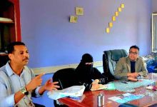 الدكتور عصام مقبلي يبحث مع بنك التضامن آليات تمكين متدربات محو الأمية عبر مشاريع خياطة ومهارات حياتية