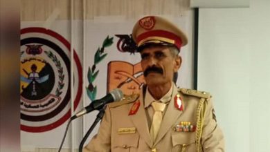 العلم يلتقي بالخبرة في الميدان .. العقيد سالم البرهمي يضيف وسام الماجستير لمسيرته العسكرية