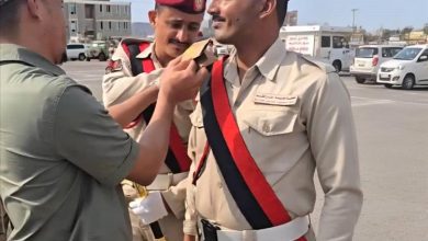 العميد نصر المشوشي يكرّم الضبّاط مراد الحجيلي ومختار يسلم لتخرّجهما من الكلية الحربية بدرجة ممتاز