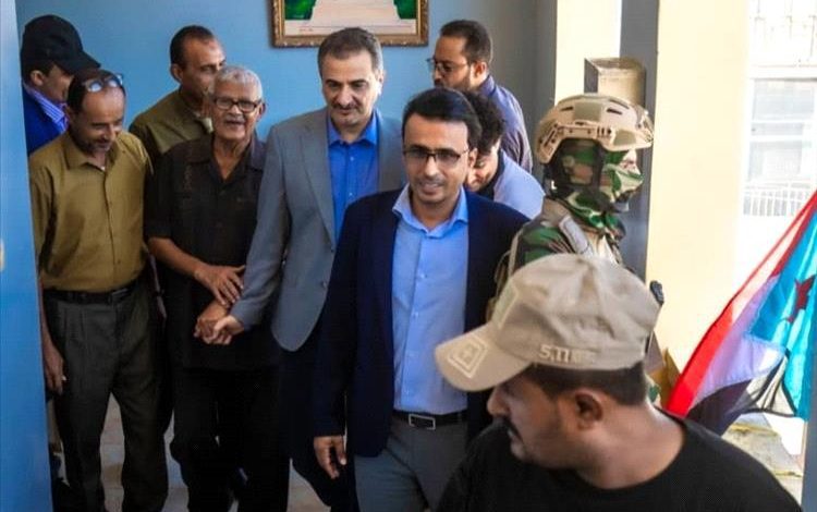 المحافظ لملس يتفقد الإدارة العامة لمكتب الثقافة ويعلن عن دعم مشاريع نوعية تعيد لعدن القها الثقافي والفني