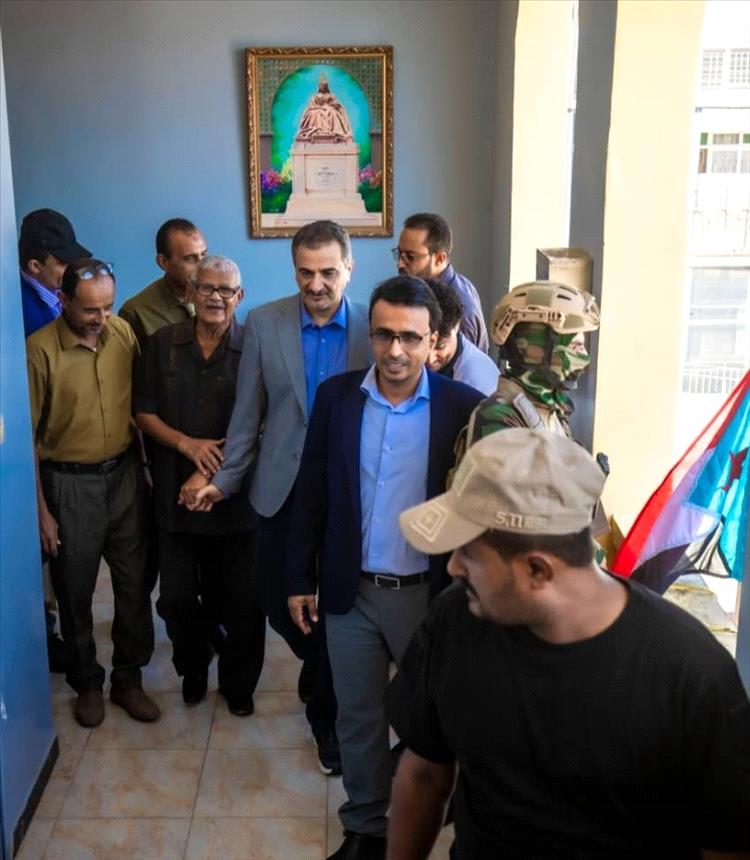 المحافظ لملس يتفقد الإدارة العامة لمكتب الثقافة ويعلن عن دعم مشاريع نوعية تعيد لعدن القها الثقافي والفني