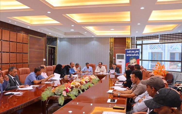 المكتب التنفيذي بمديرية خورمكسر يعقد اجتماعه الدوري ويناقش أوضاع الصرف الصحي