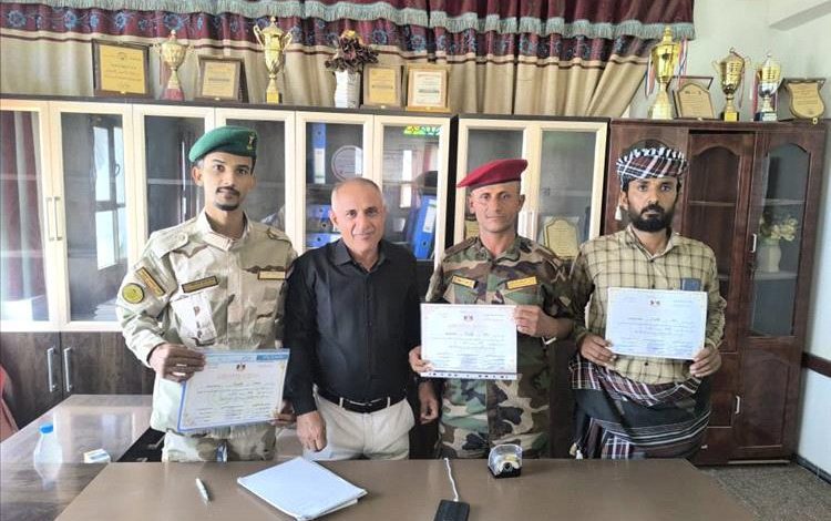 الملازم اياد بجاش يجتاز دورة السرايا بنجاح ويتفوق بين 300 دارس