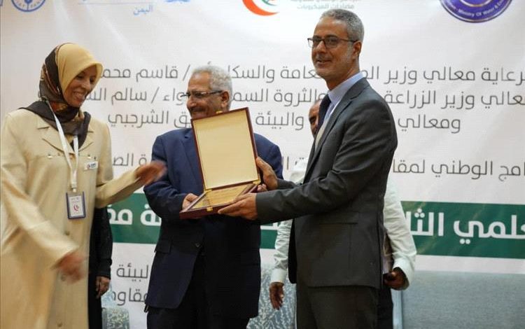 الهيئة العليا للأدوية والمستلزمات الطبية تشارك بفعالية الملتقى العلمي الثاني لمكافحة مقاومة مضادات الميكروبات في عدن