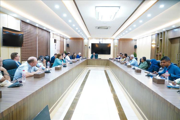 الوزير السقطري يستقبل السفير الألماني والوفد المرافق له ويطّلعان على سير العمل في مشروع إعادة تأهيل الميناء السمكي بعدن