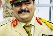 بحضور الوكيل المرهبي واللواء رسام .. قائد اللواء 141 يناقش رسالة الماجستير في العلوم العسكرية الحديثة