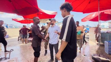 بن جرادي ينفذ نزولا ميدانيا لضبط المخالفين من بائعي الأسماك في حراج صيرة