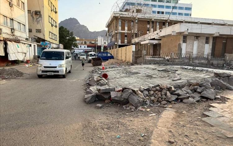 تدشين العمل بإنشاء مصدات السيول في حي الكبسة بالمعلا