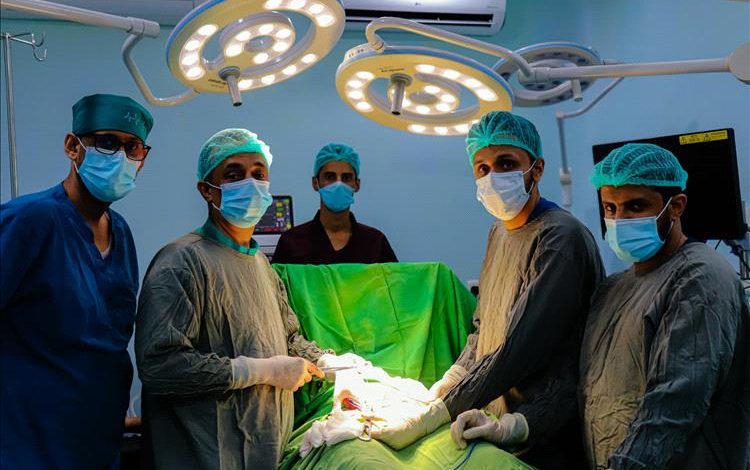 تدشين العمليات في المخيم الطبي المجاني الثالث بمستشفى عدن التعاوني الخيري