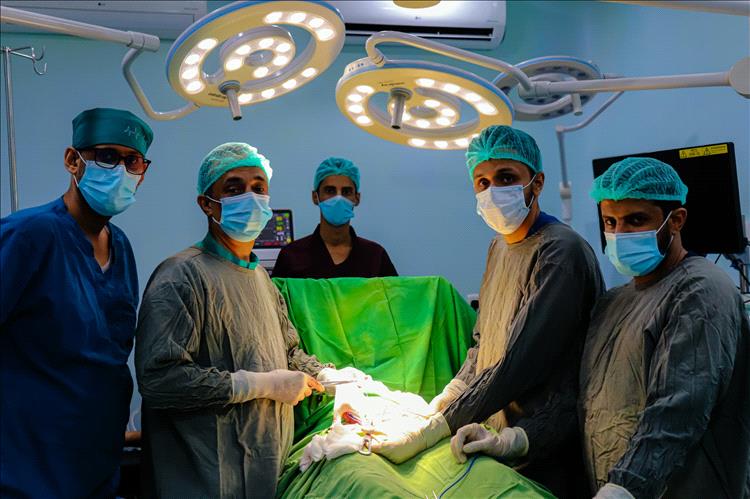 تدشين العمليات في المخيم الطبي المجاني الثالث بمستشفى عدن التعاوني الخيري