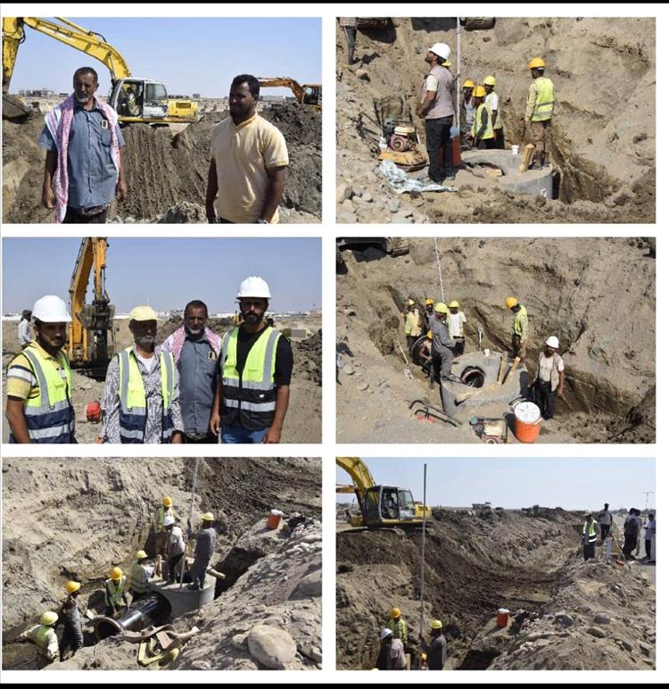 تواصل مشروع حفر وتركيب أنابيب مجاري الصرف الصحي الممتد من جولة المجاري إلى جولة الكراع