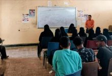 جمعية رعاية وتأهيل الصم ـ عدن تنظم دورة لتعليم لغة الإشارة في كلية الآداب بجامعة عدن