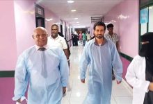 حيدرة يدشن تسليم أجهزة حضانات ودفايات لقسم حديثي الولادة بمستشفى الصداقة بعدن