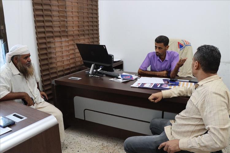 رئيس لجنة الخدمات بخورمكسر يبحث مع لجنة شركة الغاز آلية تنظيم عمل وكلاء الغاز في المديرية