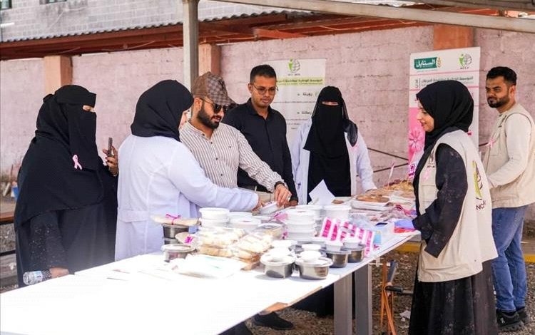 ركن توعوي وطبق خيري لدعم مريضات سرطان الثدي في مركز الطوارئ التوليدية بصيرة