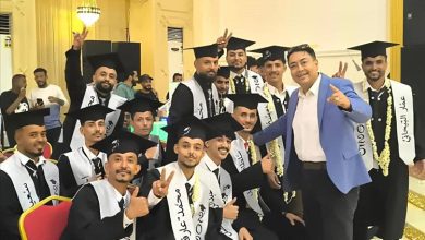 طلاب قسم اقتصاد أعمال بجامعة عدن يحتفلون بتخرجهم في أجواء مفعمة بالفرح والتميز