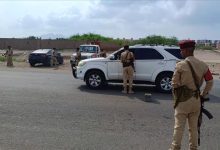 قوات الشرطة العسكرية تلقي القبض على متهم بقتل مواطن في خور عميرة