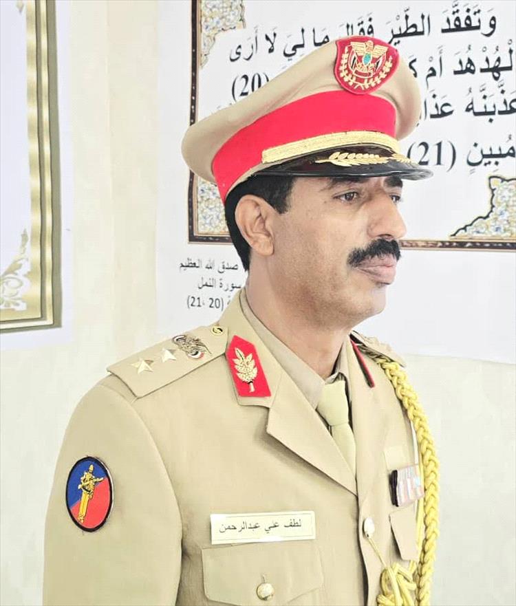 كلية القيادة والأركان بعدن تناقش بحثاً علمياً متميزاً حول أنظمة الاتصالات العسكرية