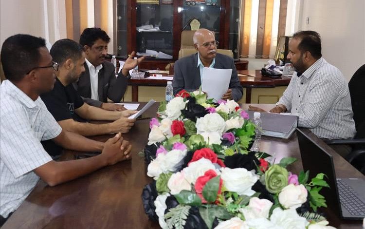 لجنة فنية من وزارة النقل تناقش حادثة احتراق حافلة النقل الجماعي في أبين