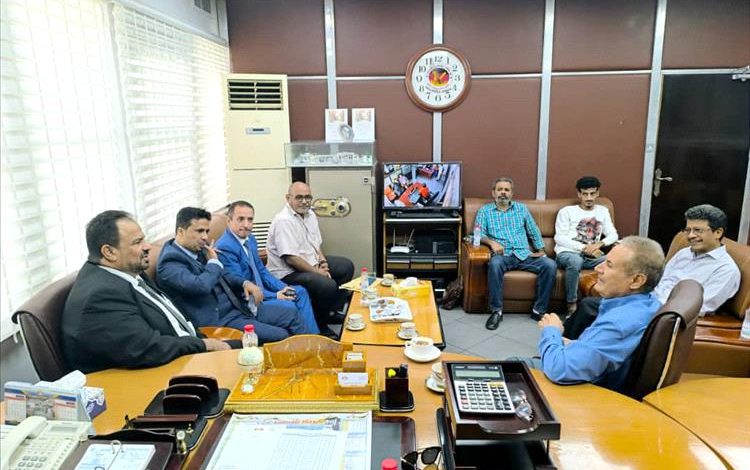 لقاء ودي بين قيادتي شركة النفط بعدن والمصافي لتعزيز التنسيق المشترك