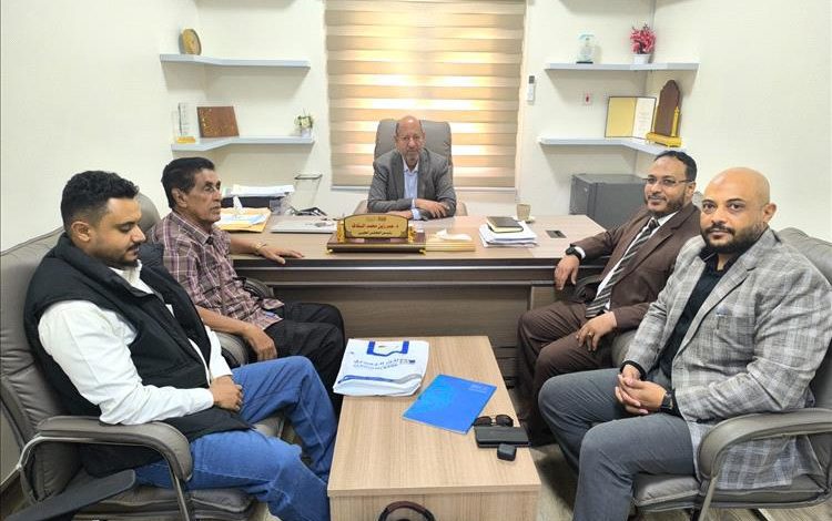 لقاء يبحث تعزيز الشراكة بين مؤسسة البصر الخيرية والمجلس الاختصاصي الطبي بعدن