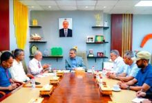 محافظ عدن يناقش مع قيادة هيئة المساحة الجيولوجية مخاطر الانهيارات الصخرية والإجراءات الوقائية