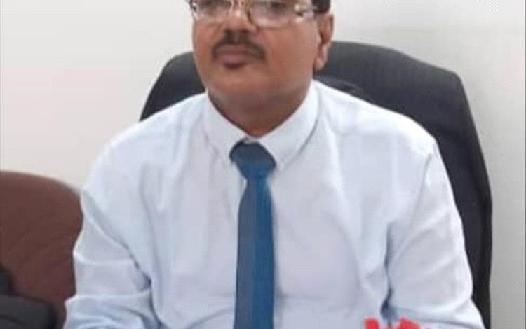 مدير الشؤون الاجتماعية بمديرية المنصورة بعدن يدين انتهاك حقوق الطفل بحرمانه من الاسم والنسب