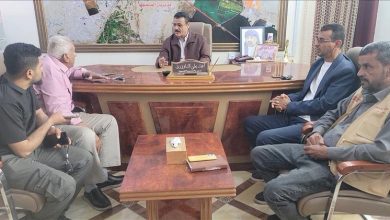 مدير عام المنصورة يشيد بجهود مكتب الصناعة والتجارة في ضبط المحلات المخالفة