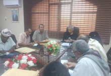 مدير عام المنصورة يكرم الطالب "رشيد أحمد" الفائز في مسابقة الأغنية الوطنية بمدارس المديرية