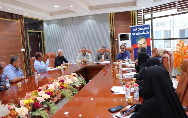 مدير عام خورمكسر يبحث مع وكيل عدن لشؤون المشاريع مستوى تنفيذ البرنامج الاستثماري لعام 2025