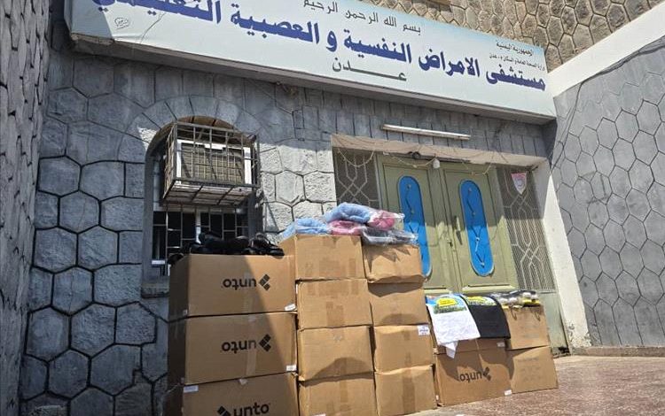 منظمة رائدون ومؤسسة إثراء للتنمية تدعمان مستشفى الأمراض النفسية بعدد من الملابس والأحذية الطبية